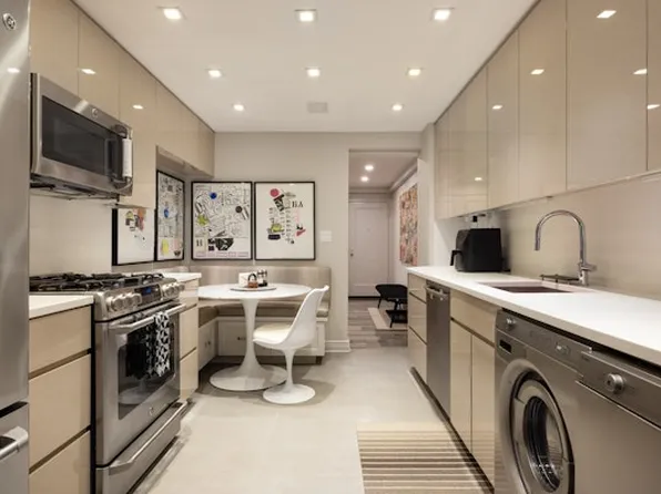 220 East 73rd Street image 4 of 11