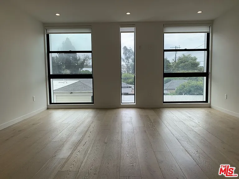 11341 Pearl St — Photo 13