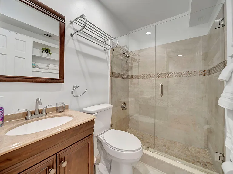 2724 NE 14th St #6 — Photo 9