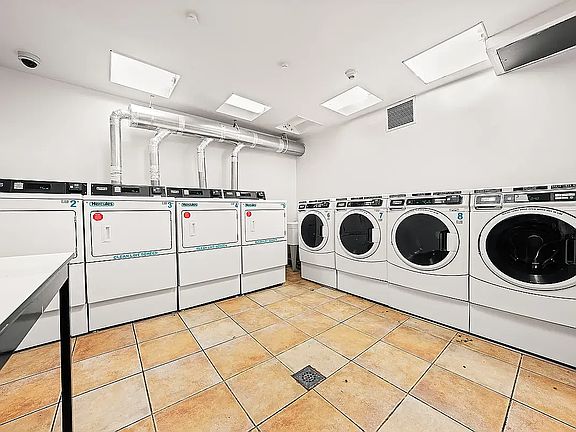 4th image of 227 Mulberry St APT 6A