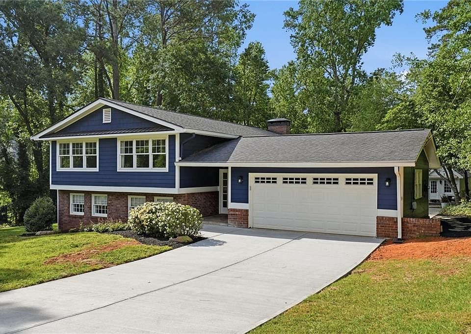 1st image of 2484 Marguerite Pl NE