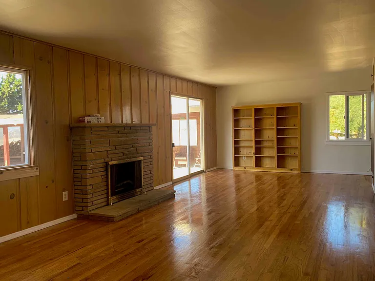 15785 Foothill Ave #B — Photo 4