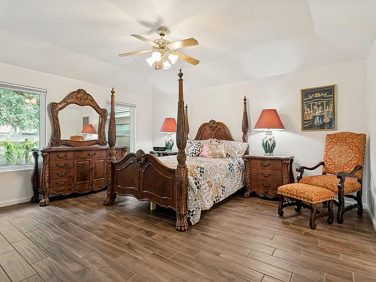 10 Oakwell Farms Pkwy — Photo 17