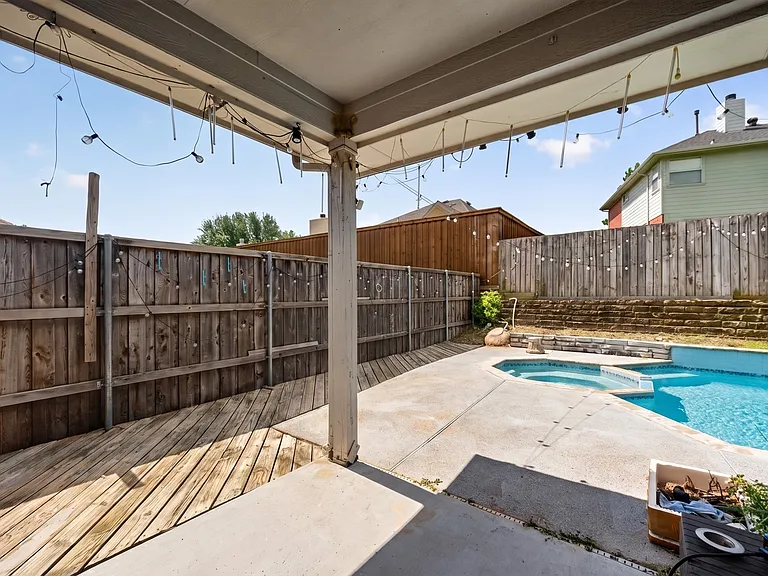 308 Keswick Ln — Photo 31