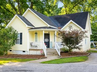 1122 Laurel Rd E, Greenwood, SC 29649