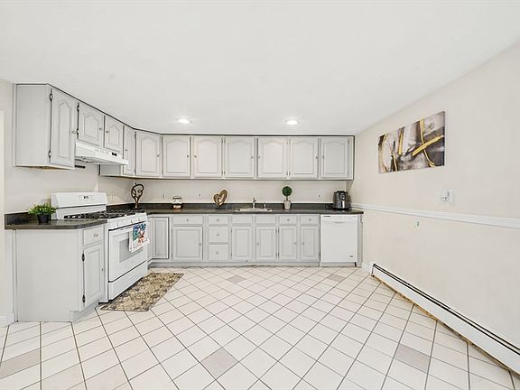 3rd image of 14-16 Moore St
