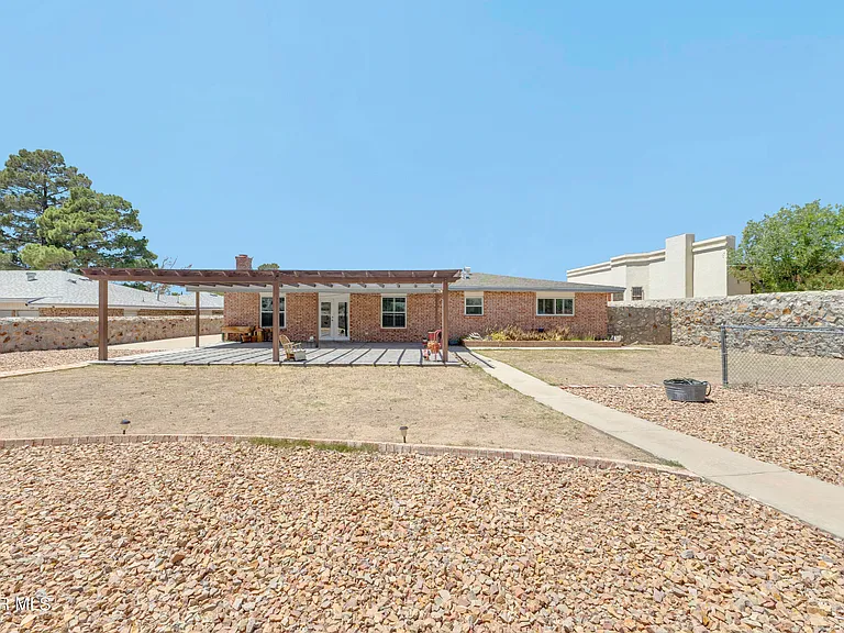 7112 Ramada Dr — Photo 27