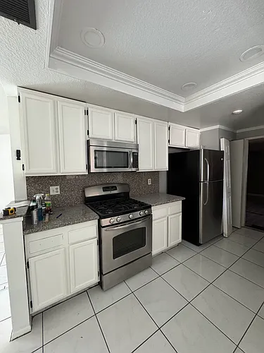 2342 La Salle Ave Photo 1