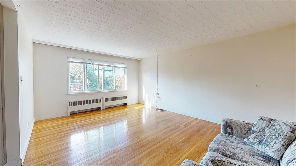4 bed, 9999 sqft, $4,000 — Photo 4