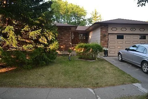 21 Knowles Cres #1A