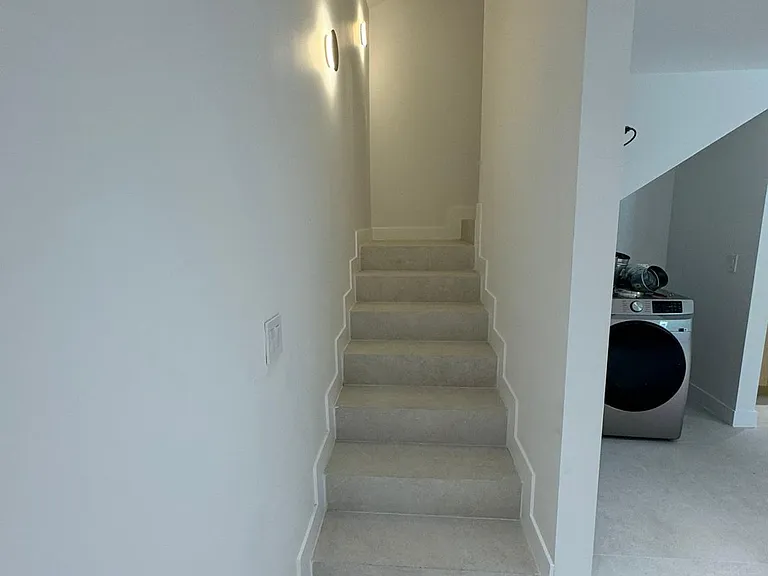 7306 Yarmouth Ave — Photo 8
