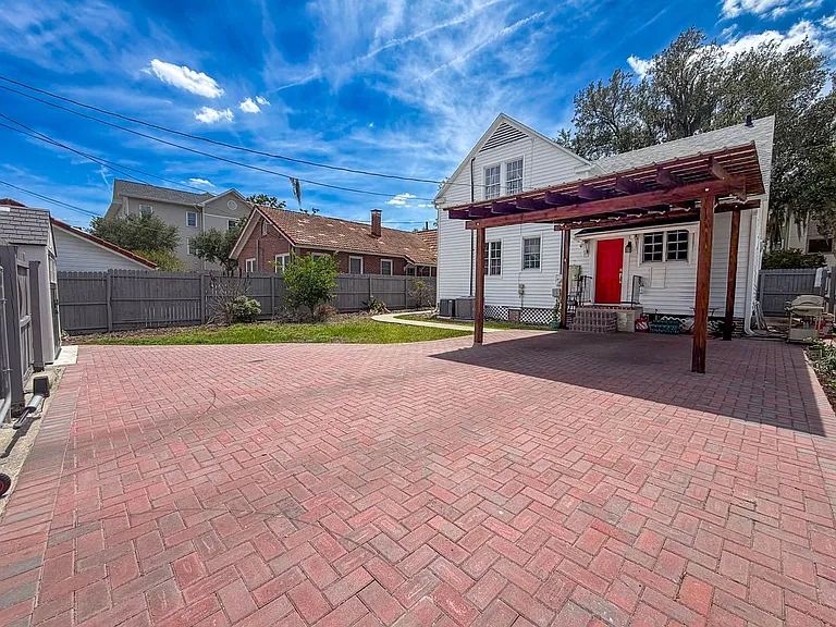 417 SW 10th St — Photo 49