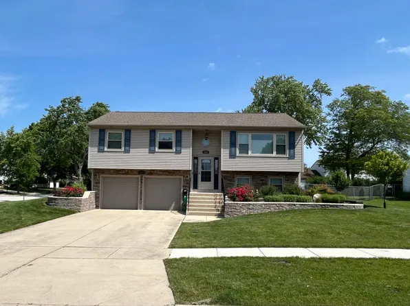 1404 Elm Dr, Schaumburg, IL 60194