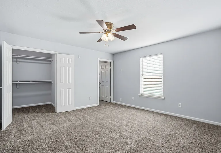 2933 S Hills Ave — Photo 28