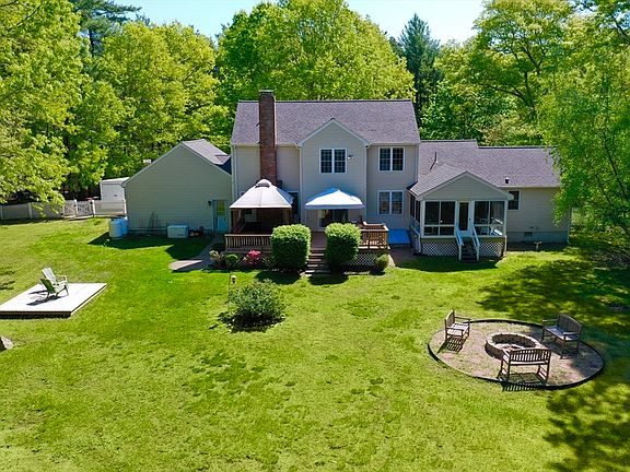 2nd image of 24 Nestlenook Dr