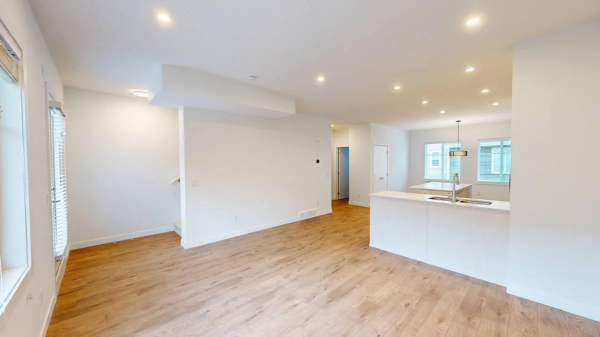 Building Photo - 669 Savanna Blvd NE #316