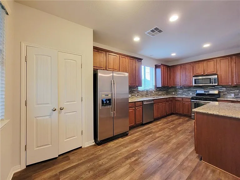 4601 Rolling Water Dr — Photo 6