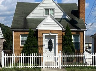 1306 Pine Hollow Rd, Mc Kees Rocks, PA 15136