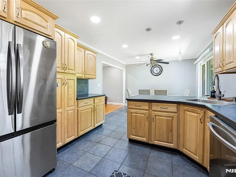 361 Walthery Ave — Photo 5