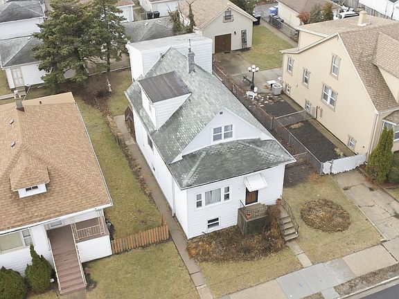 3rd image of 6227 W Addison St