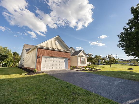 3rd image of 6177 Woodsview Way