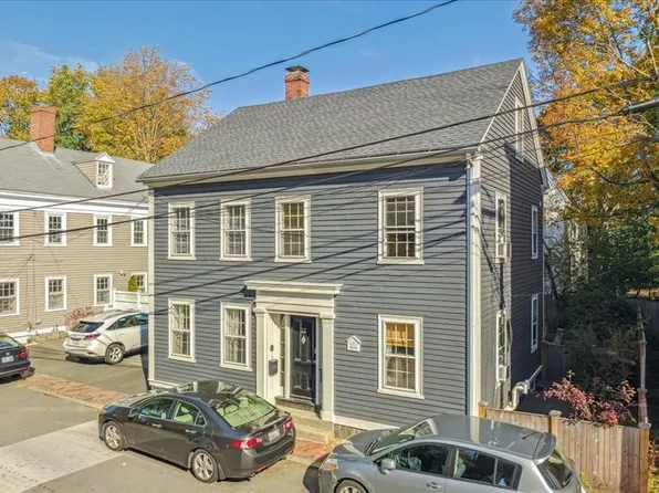 12 Howard St, Salem, MA 01970