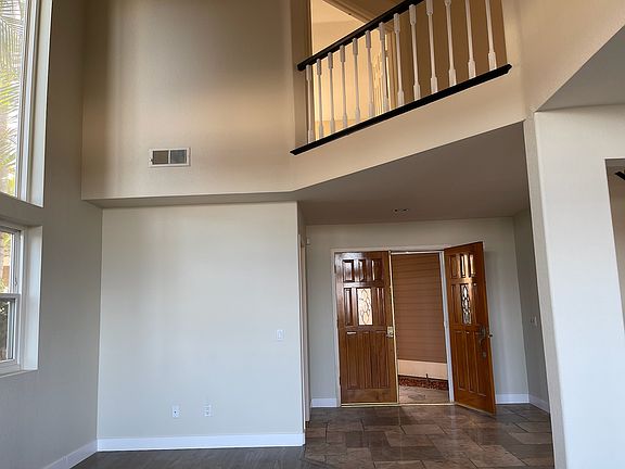 3rd image of 2851 Juniper Dr