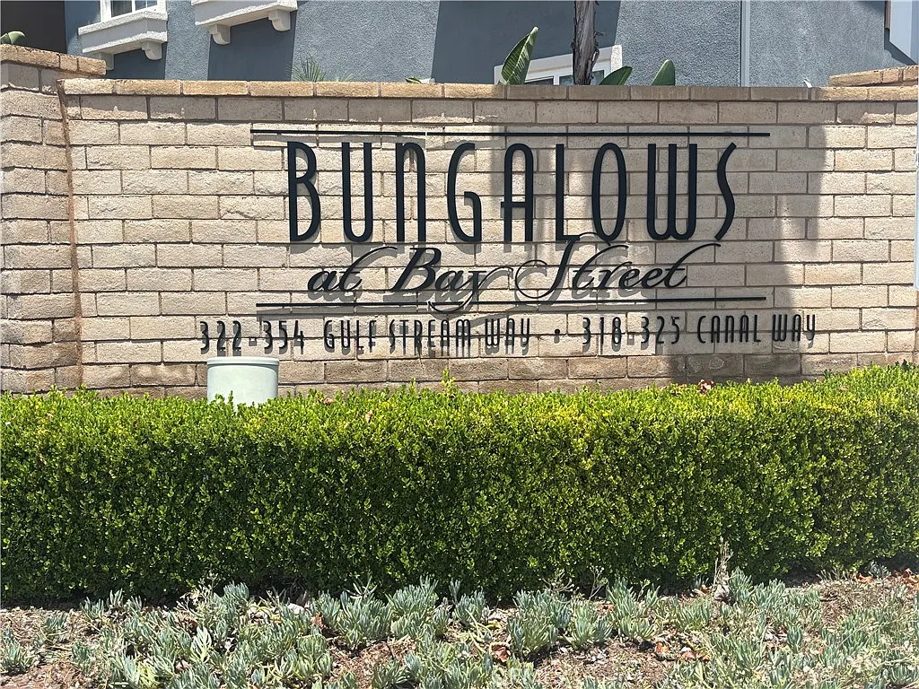 4 bed, 3.5 bath, 2575 sqft, $6,950 — Photo 2