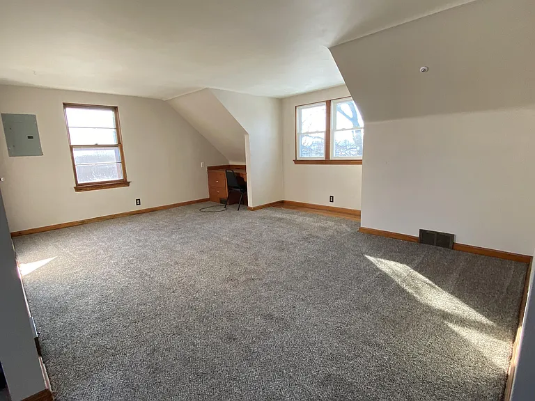 80 Romaine Ave #B — Photo 2