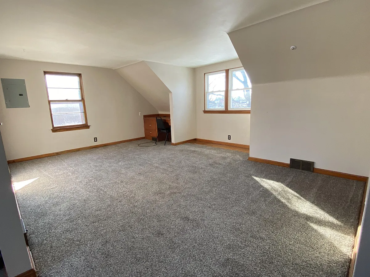 Building Photo - 80 Romaine Ave #B