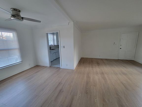 3rd image of 406 1/2 Shirley Pl