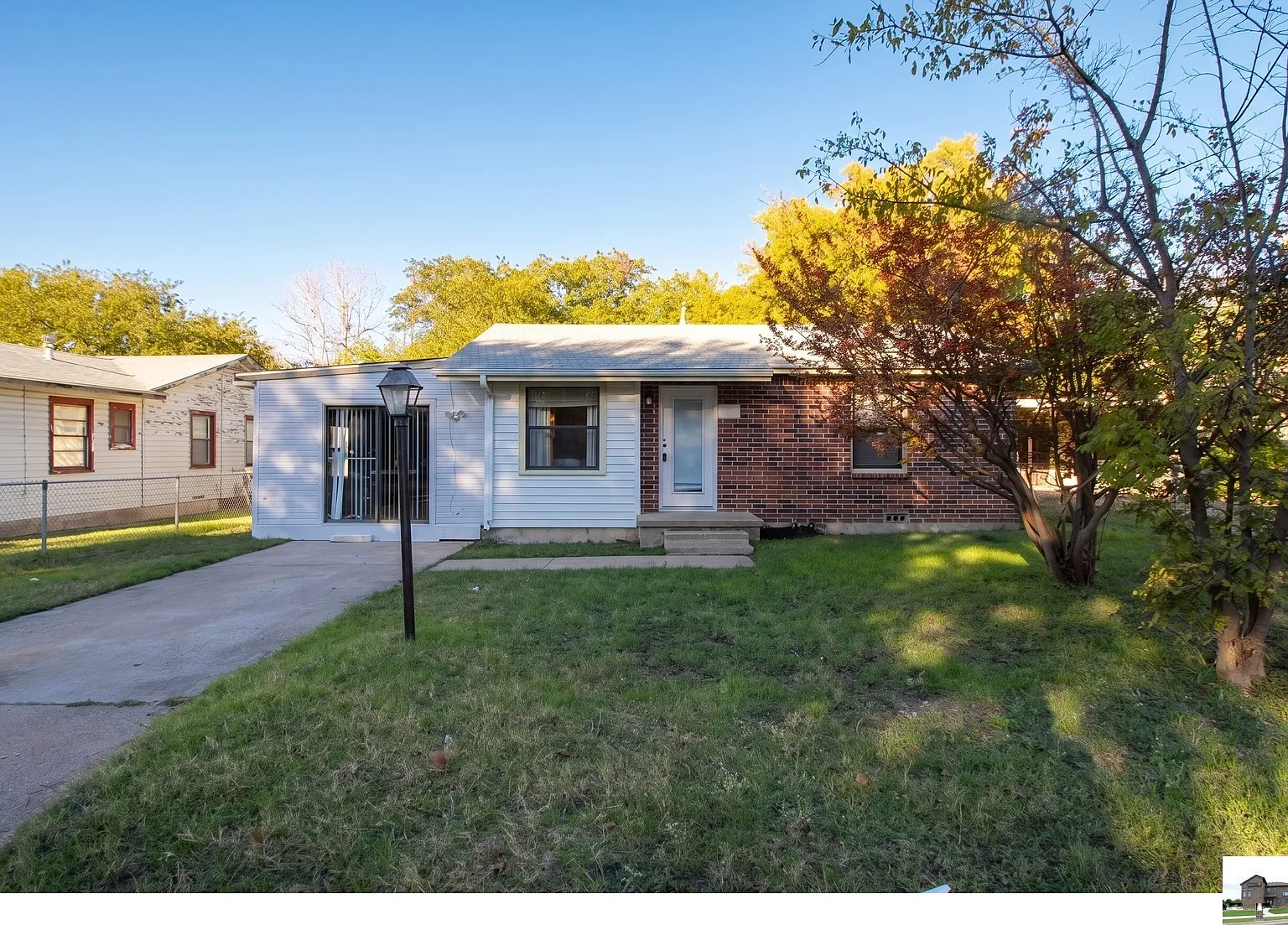 3 bed, 1.5 bath, 1374 sqft, $1,000 — Photo 1