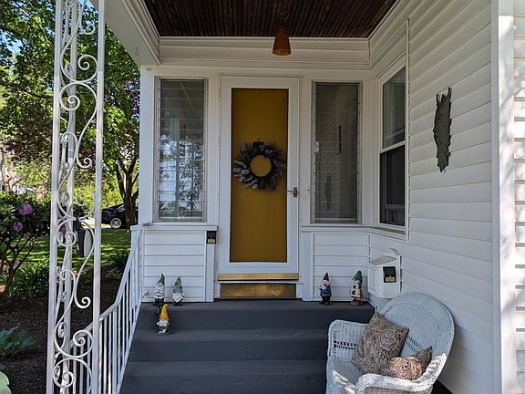 3rd image of 1861 Glen Ave