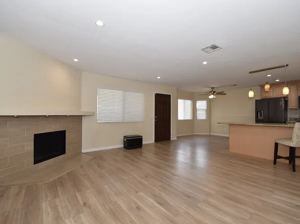 2709 Beaver Creek Ct APT 201, Las Vegas, NV 89117