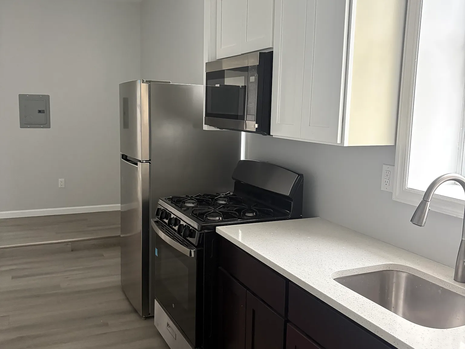 1 bed, 700 sqft, $1,700 — Photo 2