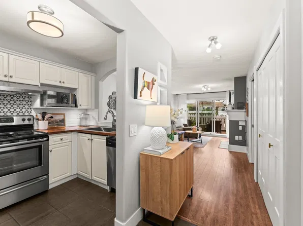 5900 Dover Cres #117, Richmond, BC V7C 5R4