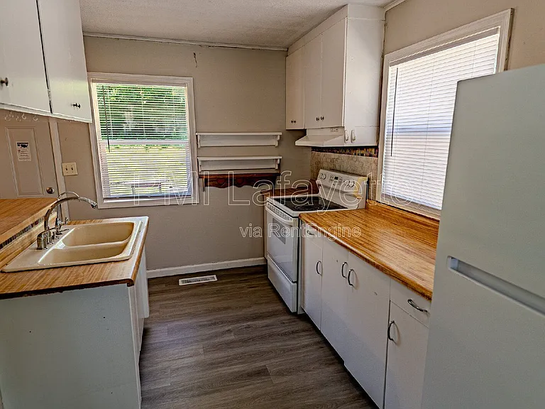 3302 Longlois Dr — Photo 8