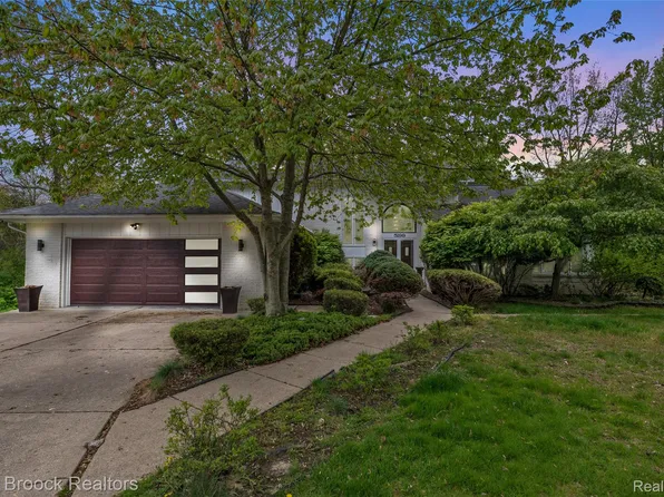 5199 Shenandoah Ct, West Bloomfield, MI 48323