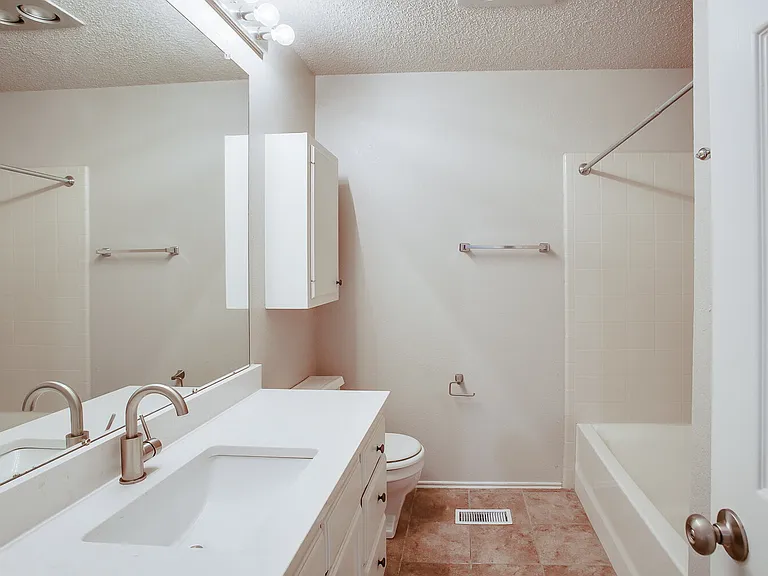538 N Fulton Ave — Photo 8