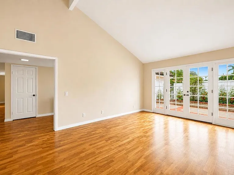 726 Santa Rufina Dr — Photo 8