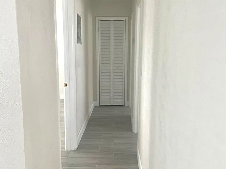 2300 Avenue S #8 — Photo 1