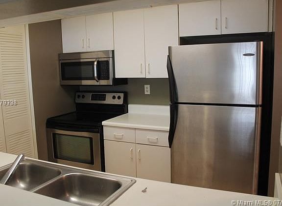 4th image of 850 N Miami Ave #205