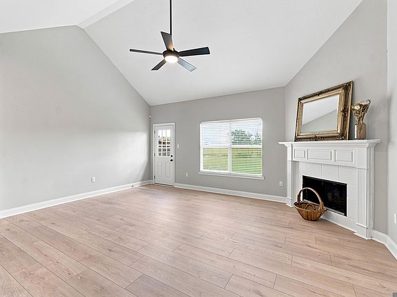 3rd image of 43266 N Henderson Ave