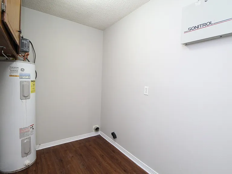 5250 Powrie Dr — Photo 18