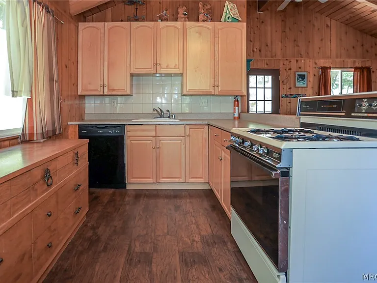 921 Menlo Dr — Photo 25