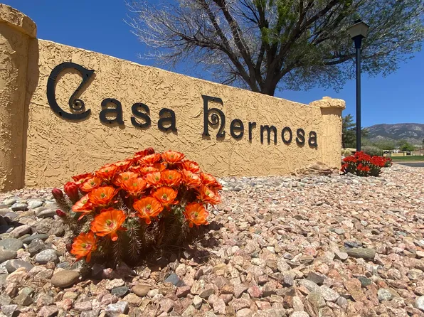 14 Casa Hermosa Dr NE, Albuquerque, NM 87112
