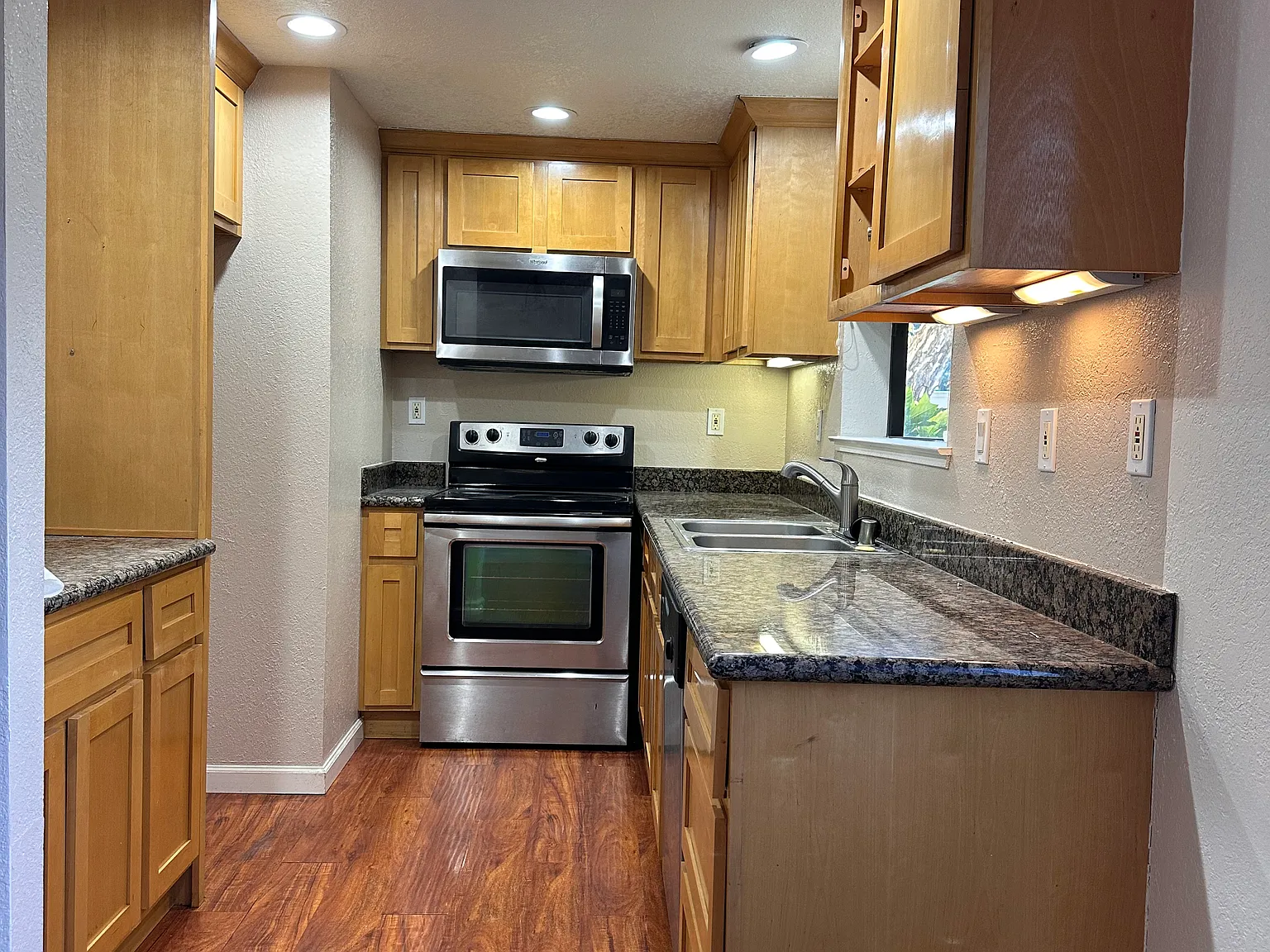 1 bed, 611 sqft, $1,950 — Photo 2