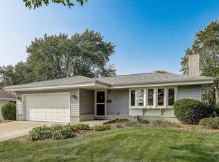 5362 Lakeview Dr, Greendale, WI 53129