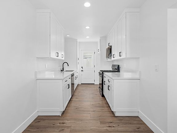 3rd image of 217 E 21st St