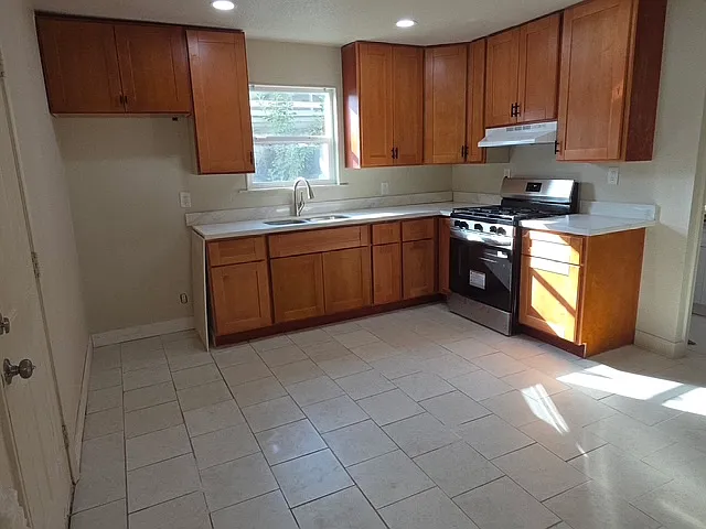 801 Paradise Rd #2